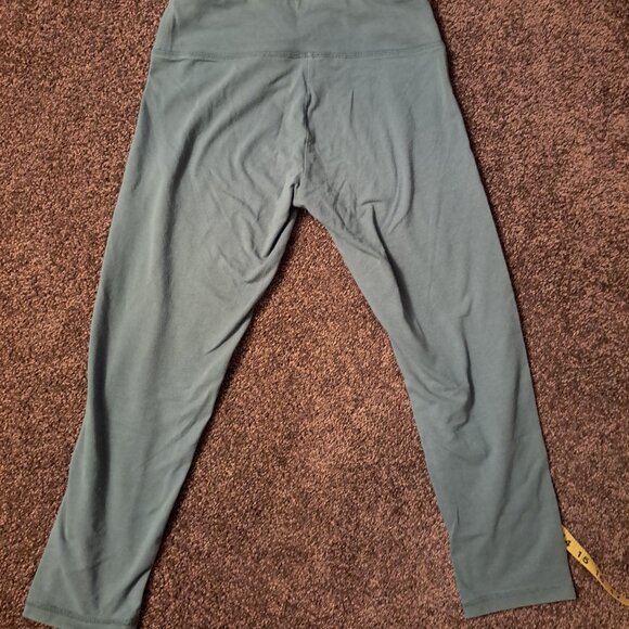 Victoria's Secret Victoria Sport Womens Activewear Capri Leggings - Picture 4 of 9